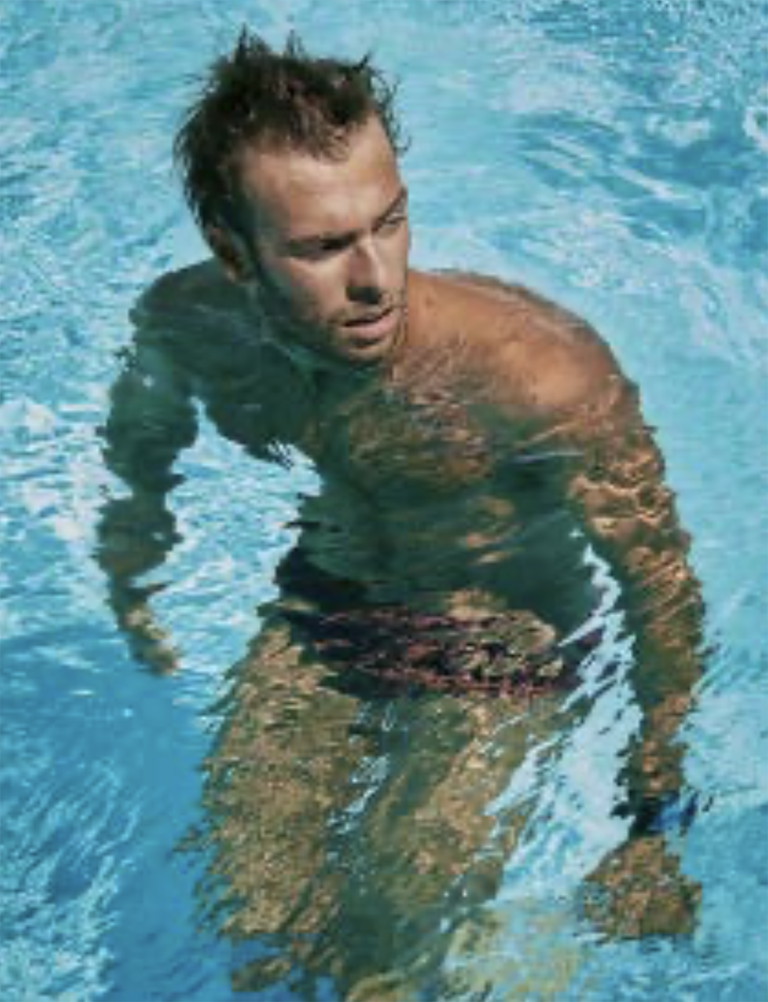 gregorio paltrinieri in acqua